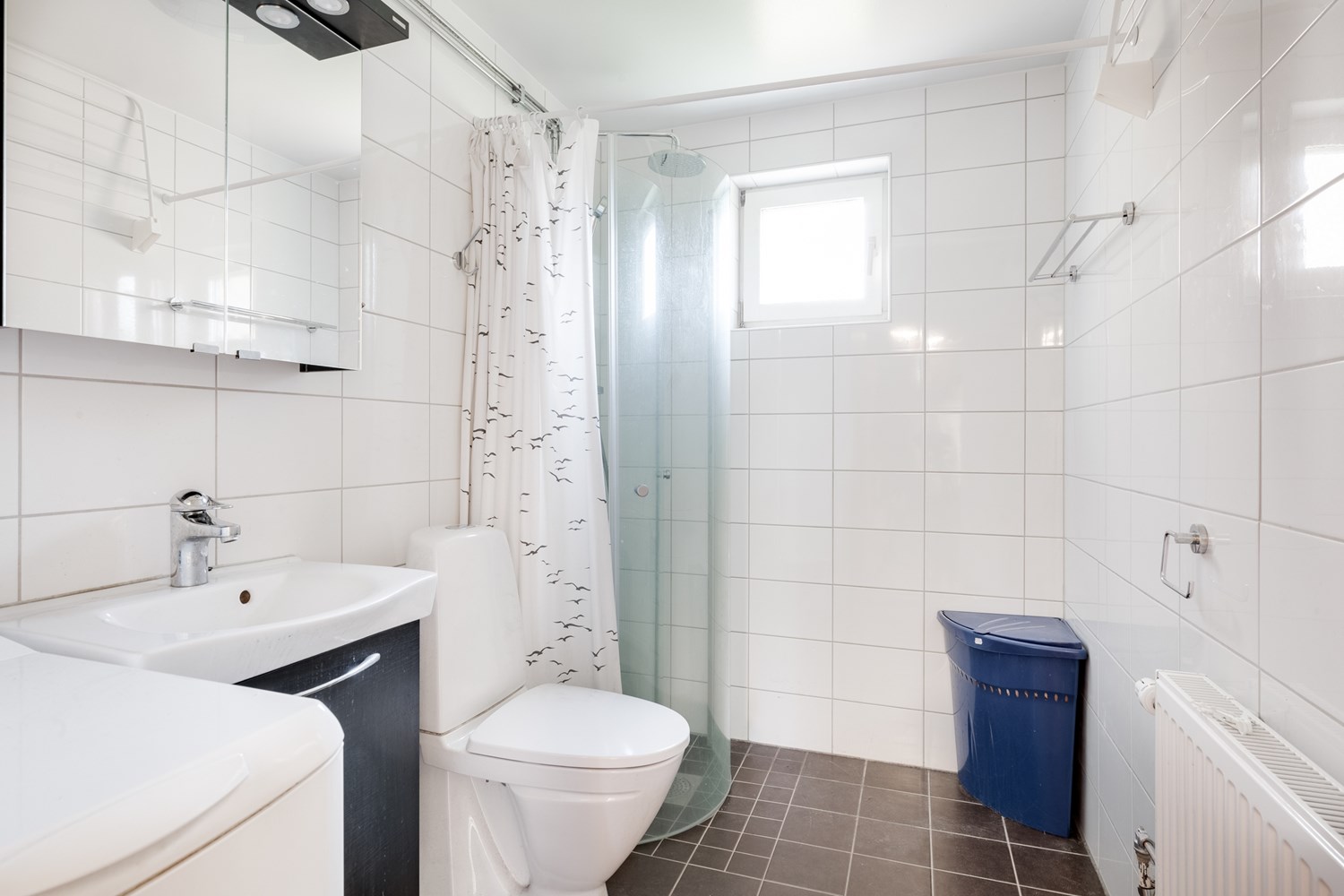 Lågupplöst Helkaklat badrum från 2015