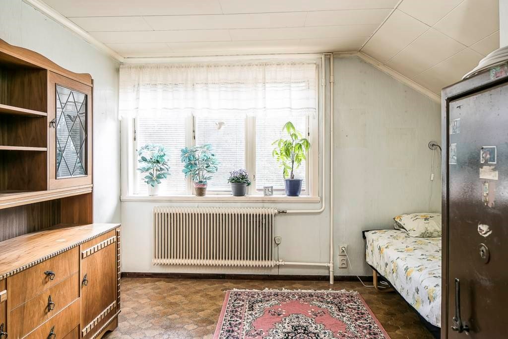 Lågupplöst Sovrum på entréplan
