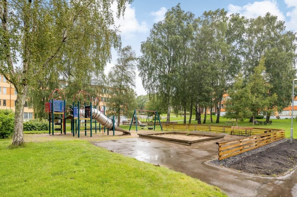 Lågupplöst Lekplats på gården