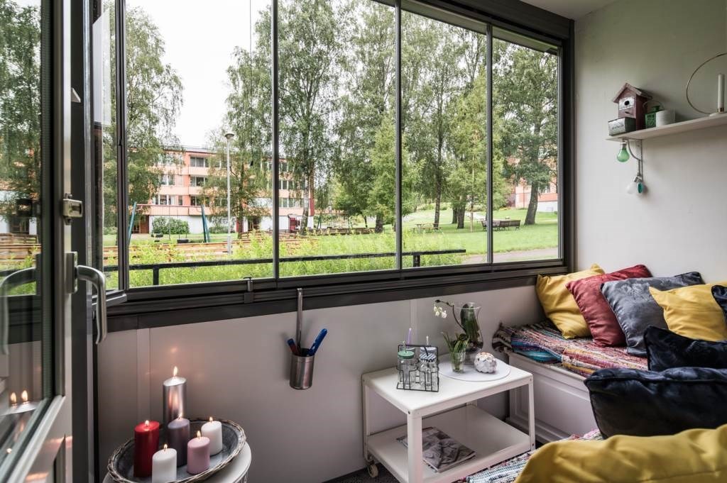 Lågupplöst Inglasad balkong i soligt västerläge