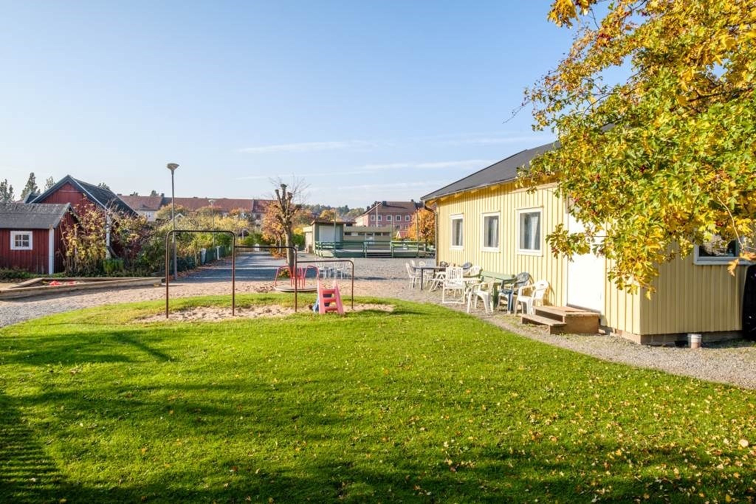 Lekplats och föreningshus