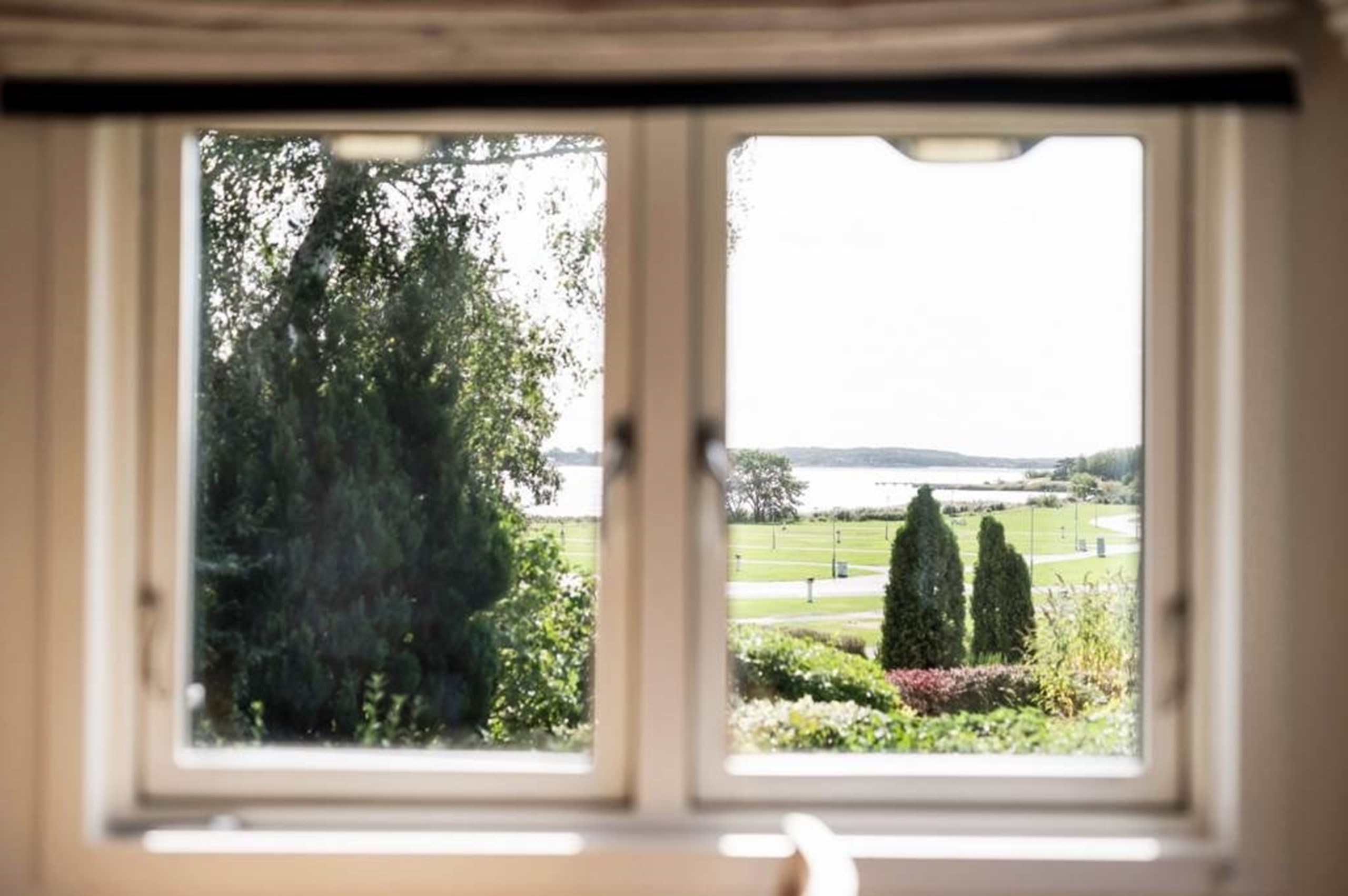 Utsikt mot Askimsviken från allrum