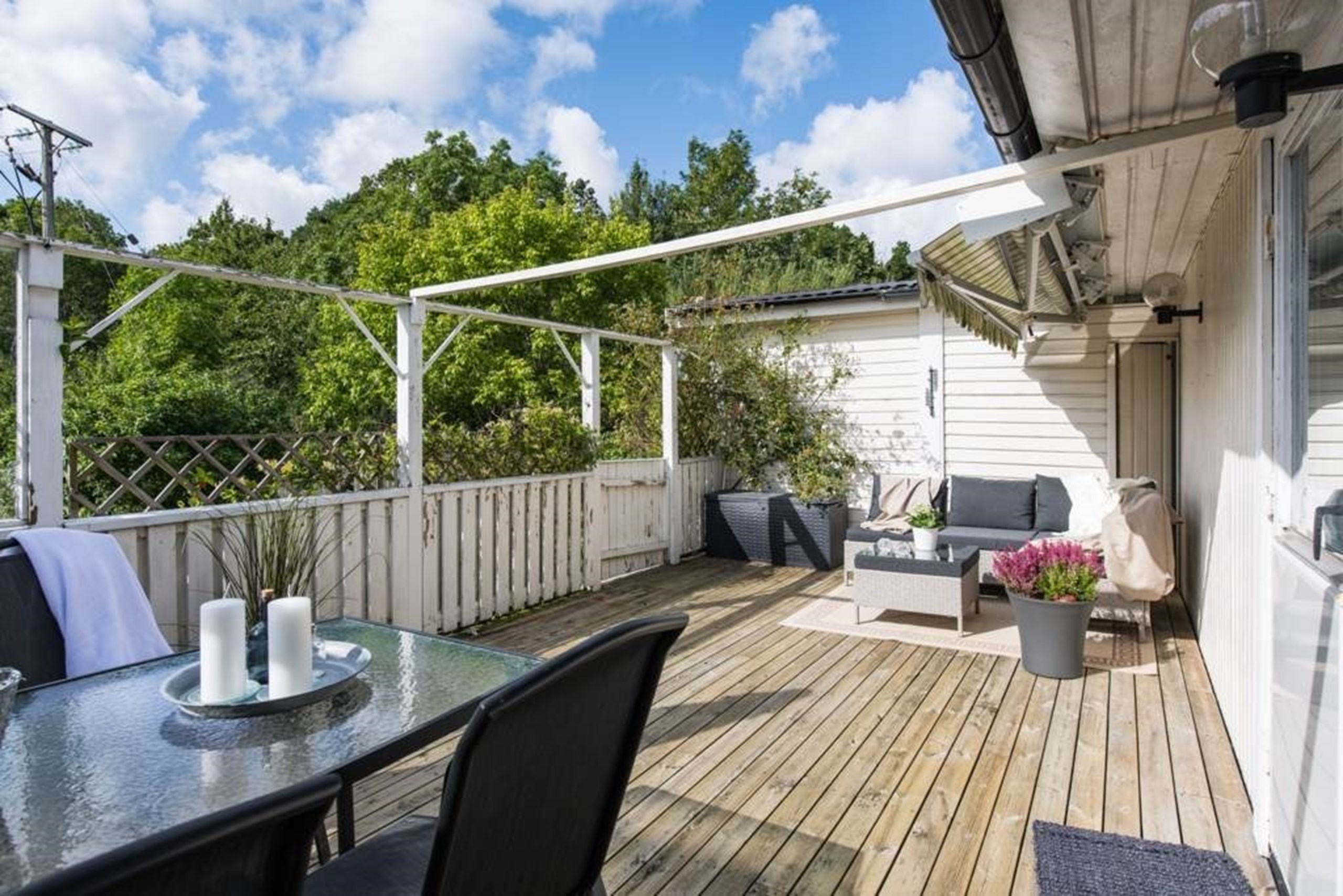 Stor altan med soligt läge