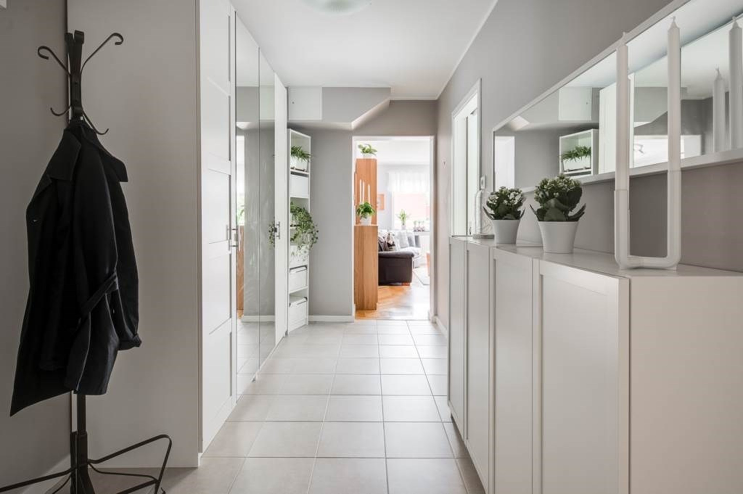 Hall med klinkersgolv som har golvvärme