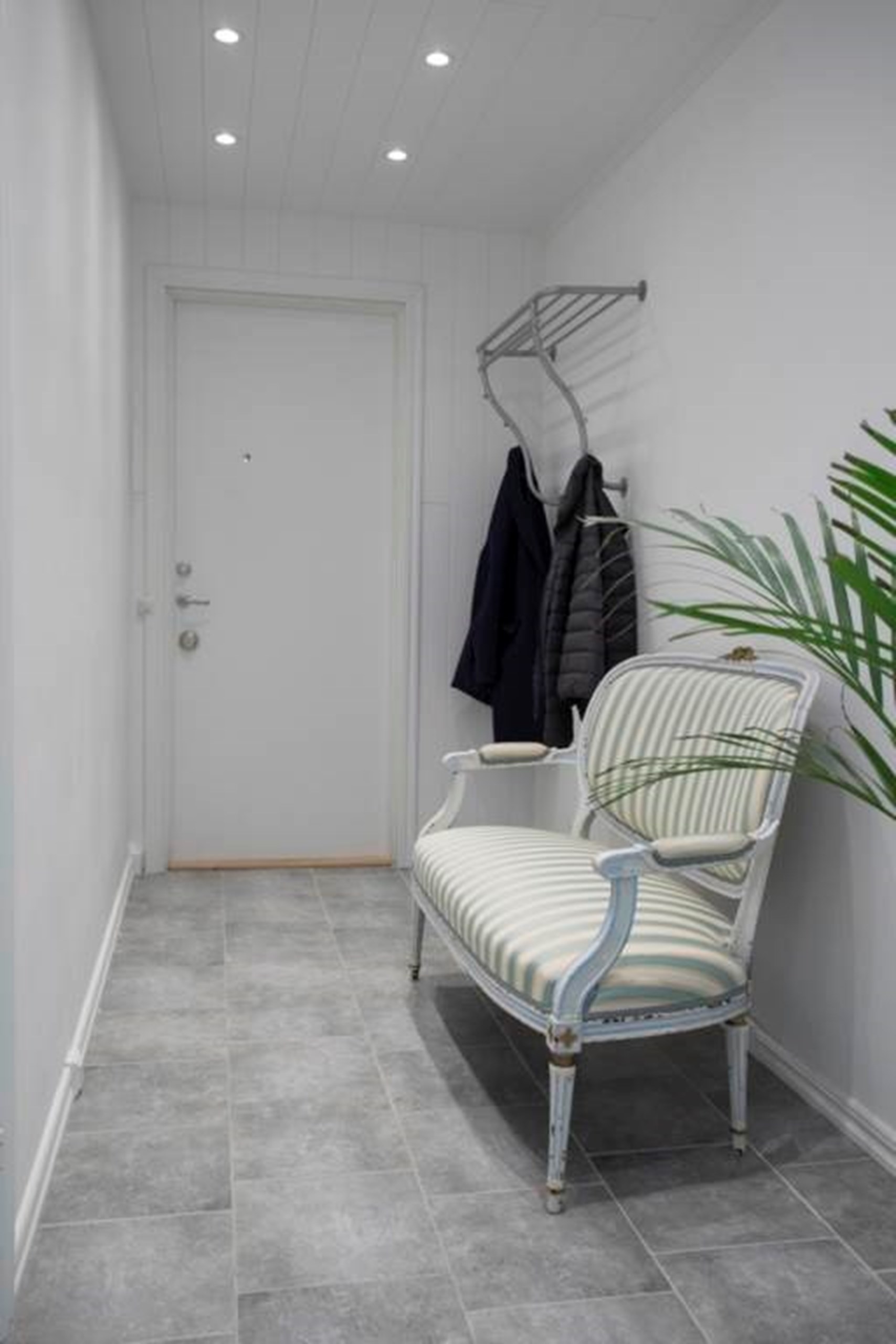 Inbyggda spotlight i hallen